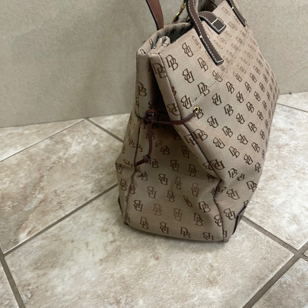 Dooney Bourke Vintage Anniversary Signature  Leather Tote & purse bag and pouch - Picture 4 of 13